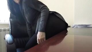 Mini Diva caressed herself in risky office situation