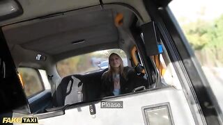 Jayla De Angelis gives a blowjob to her taxi driver