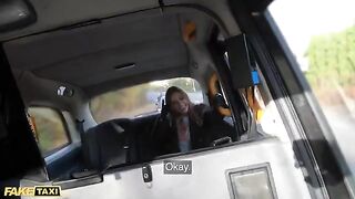 Jayla De Angelis gives a blowjob to her taxi driver