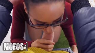 Andreina DeLuxe lets nerdy Jordi feel her hot body for cash
