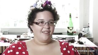An Amateur Girl Masturbates Her Shaved Pussy