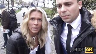 The collector had sex with a blonde in front of her future husband