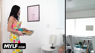 The perfect housewife Piper Press with a wild side