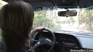 Old granny gets her pussy smashed after giving a blowjob on the roadside