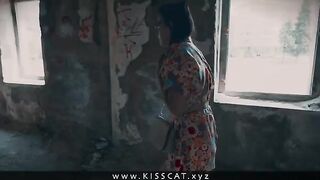The girl was caught by a stranger in an abandoned house