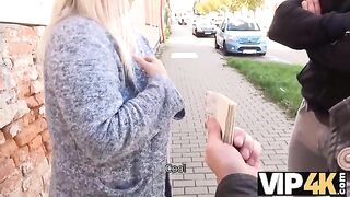 The man tempted a busty woman into fooling around for money