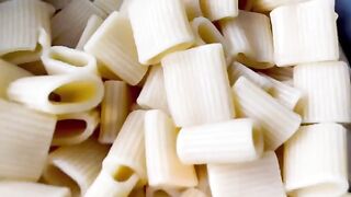 Proxy Paige stuffs her ass with pasta tubes