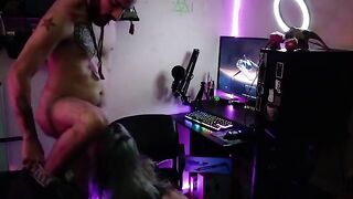 Gamer girl gets her pussy railed while playing Destiny 2, a total mess!
