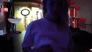 Behind the scene with Wet Kelly - Masturbating while watching actors playing, a passionate solo performance