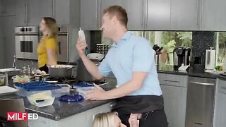Smoking hot housewife Rachael Cavalli's pussy sauce tasted by lucky dude