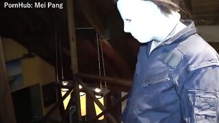 The girl was left by her boyfriend for a Halloween surprise, and she surprised him with a breathtaking costume