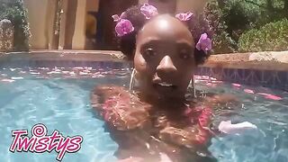 Elsie shakes round booty in the pool for her new video