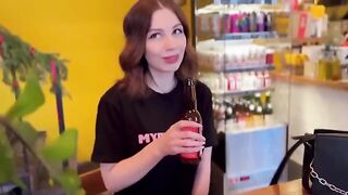 An actress checked the wardrobe and holes of the model wearing MYDRIASIS clothes