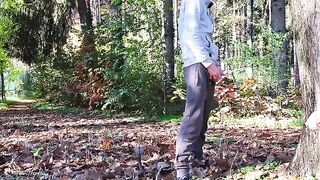A man flashed his dick to a jogger in the park, getting fucked