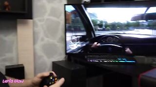 Girl distracts her boyfriend playing video games with her pussy
