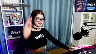 A streamer girl skinloverss got fucked during a donation stream on Twitch