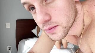 A hot amateur girl has sex at home and comes with passion