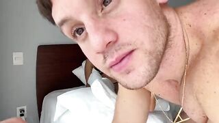 A hot amateur girl has sex at home and comes with passion