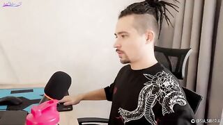 The streamer rewarded his geek with anal sex after winning
