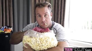 Learn to pick up babes like Skylar Vox with Chad’s tips