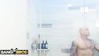 Cute young blonde Mia Malkova ambushes and seduces her stepbrother Derrick Pierce