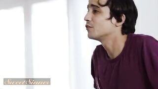 The girl came to her boyfriend’s house to meet his father, who was quite impressed
