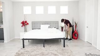 A mature woman seduced a young mover and took control of the situation