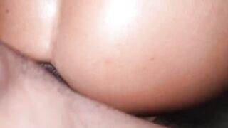 The queen of anal squirt gets her asshole gapped