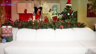 Sia Siberia in a sweet solo performance for the holidays, showcasing her perfect body