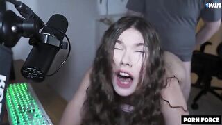 Finally, a streamer did quality work with a tight, curly-haired girl