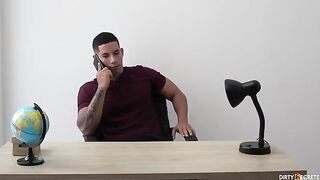 I fucked the agent who wanted to meet my huge dick