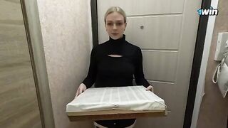 The hungry courier ate pizza and had sex with a stranger