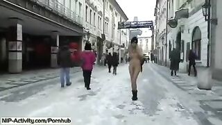 Student showed her boobs and ass on the city streets to earn money