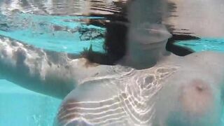 She plays with her favorite dildo in the swimming pool