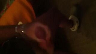 A guy came in front of the mirror and began to play with himself