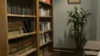 Someone was fucked in the dark by a mysterious figure, with intense passion