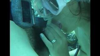 A guy fucked a hairy girl with a nice pussy in water