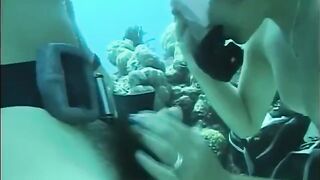 A guy fucked a hairy girl with a nice pussy in water