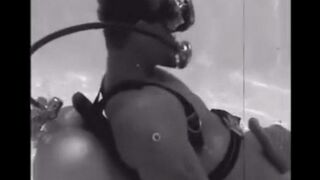 Diver made blowjob to the aqualangist while he was in the water