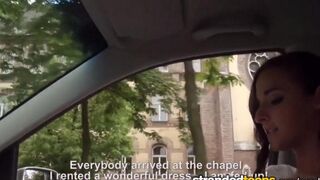 A wedding girl has sex with a taxi driver in his car