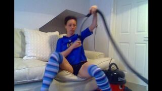 Babe gets her pussy sucked by a vacuum cleaner and reaches an orgasm
