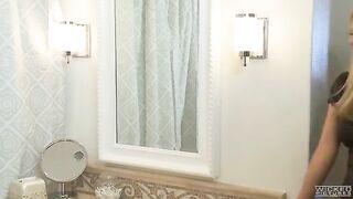 The husband gave a blowjob and fucked in the bathroom