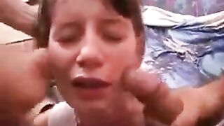 An 18-year-old girl has sex and cums with her boyfriend
