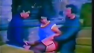 Retro porn with Italian beauties and a hot threesome scene - Eporn