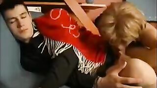 A mother fucks her son in the morning to wake him up