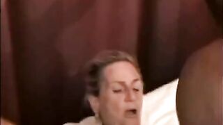 Black guy is fucking a mature woman