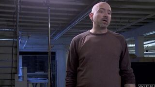 A homeless person tried to fuck a passerby in the gateway, but was rebuffed