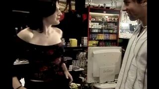 A quick fuck with a saleswoman who is not averse to sex