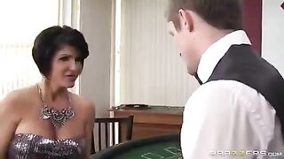 A woman lost a game and had to pay with her mouth and pussy