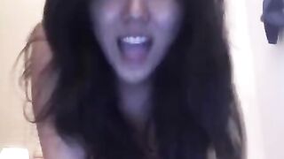 An Asian beauty who loves to masturbate in front of a camera